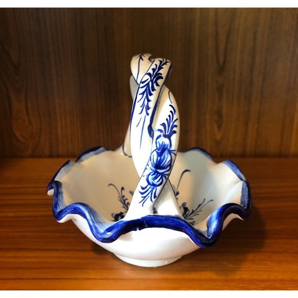 Vintage blue and white hand painted ceramic candy dish with handle - Picture 2 of 6